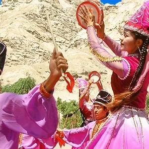 7 Days Private Xinjiang Kashgar Tour with Kumtag Desert