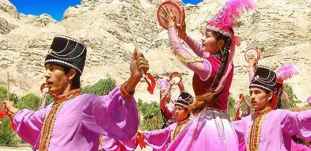 7 Days Private Xinjiang Kashgar Tour with Kumtag Desert